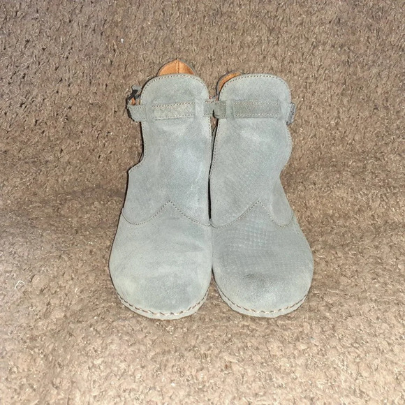 ART-Bye Bye Suela-Gray Blue Suede Booties-Buckle Ankle Strap-Sz 37-Near Mint - Picture 3 of 7